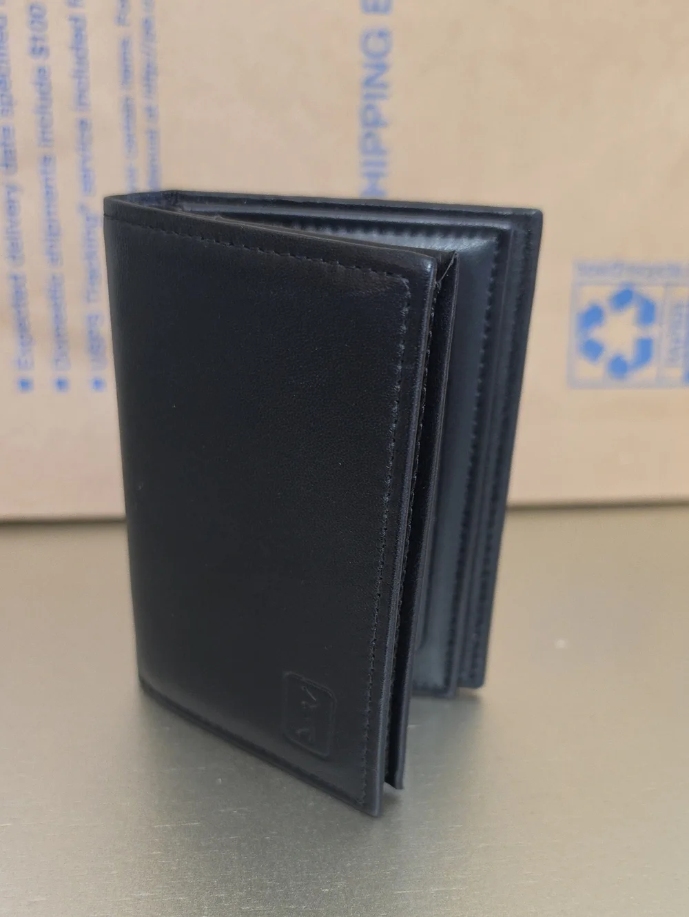 Men's Black Leather Bi-Fold Wallet - Classic Carry